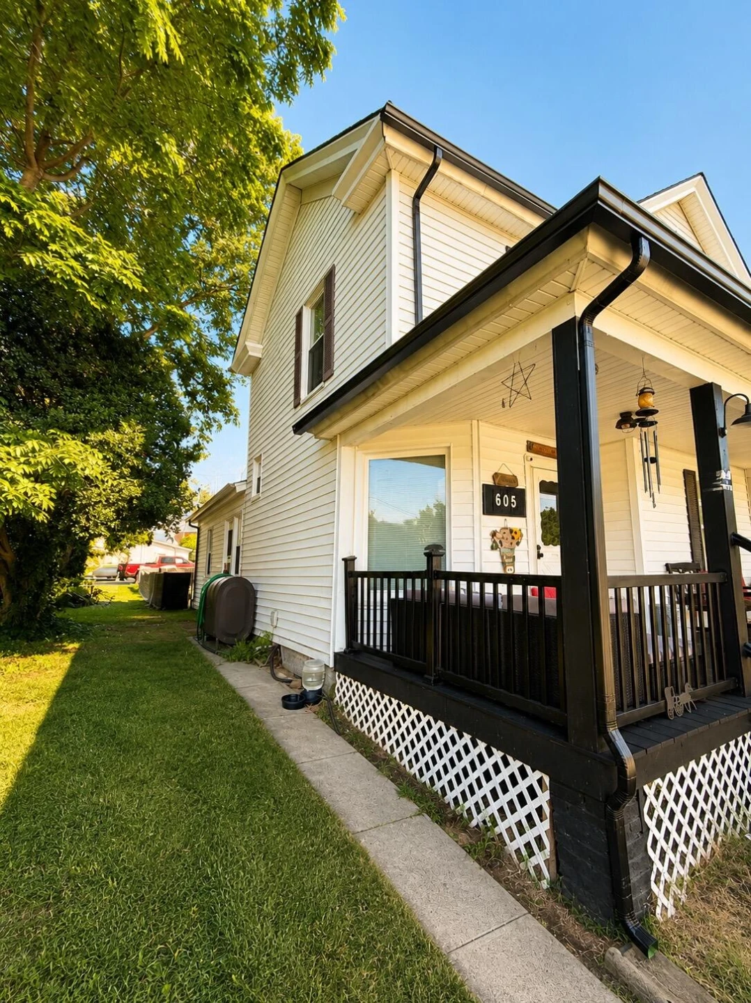 605 Brussels AVE - Photo 9