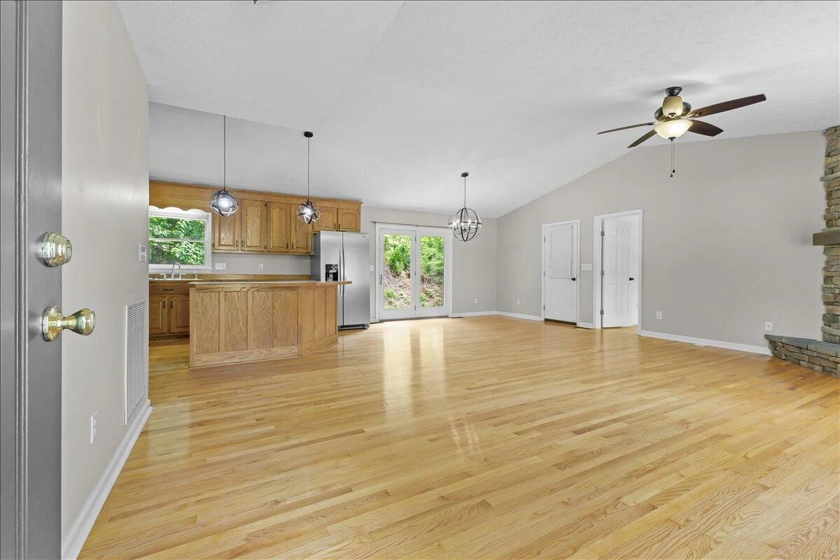 9541 Franklin ST - Photo 4