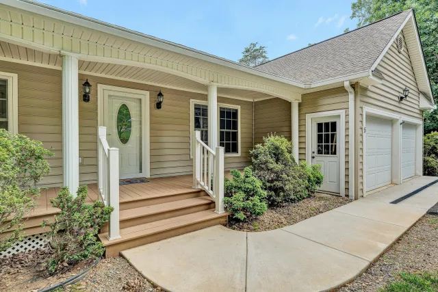 5 Walnut Landing CIR, Hardy, VA, 24101