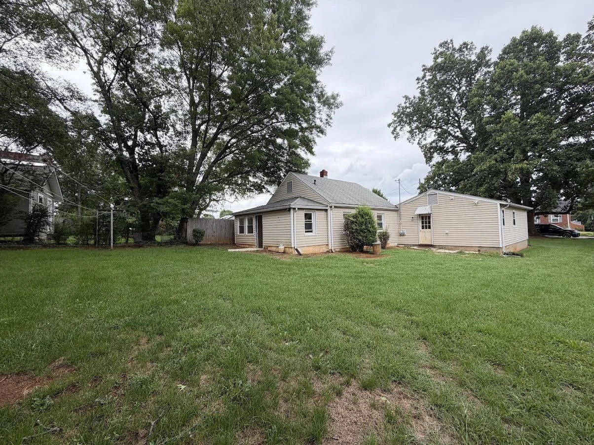 126 & 128 Troy AVE NE - Photo 12