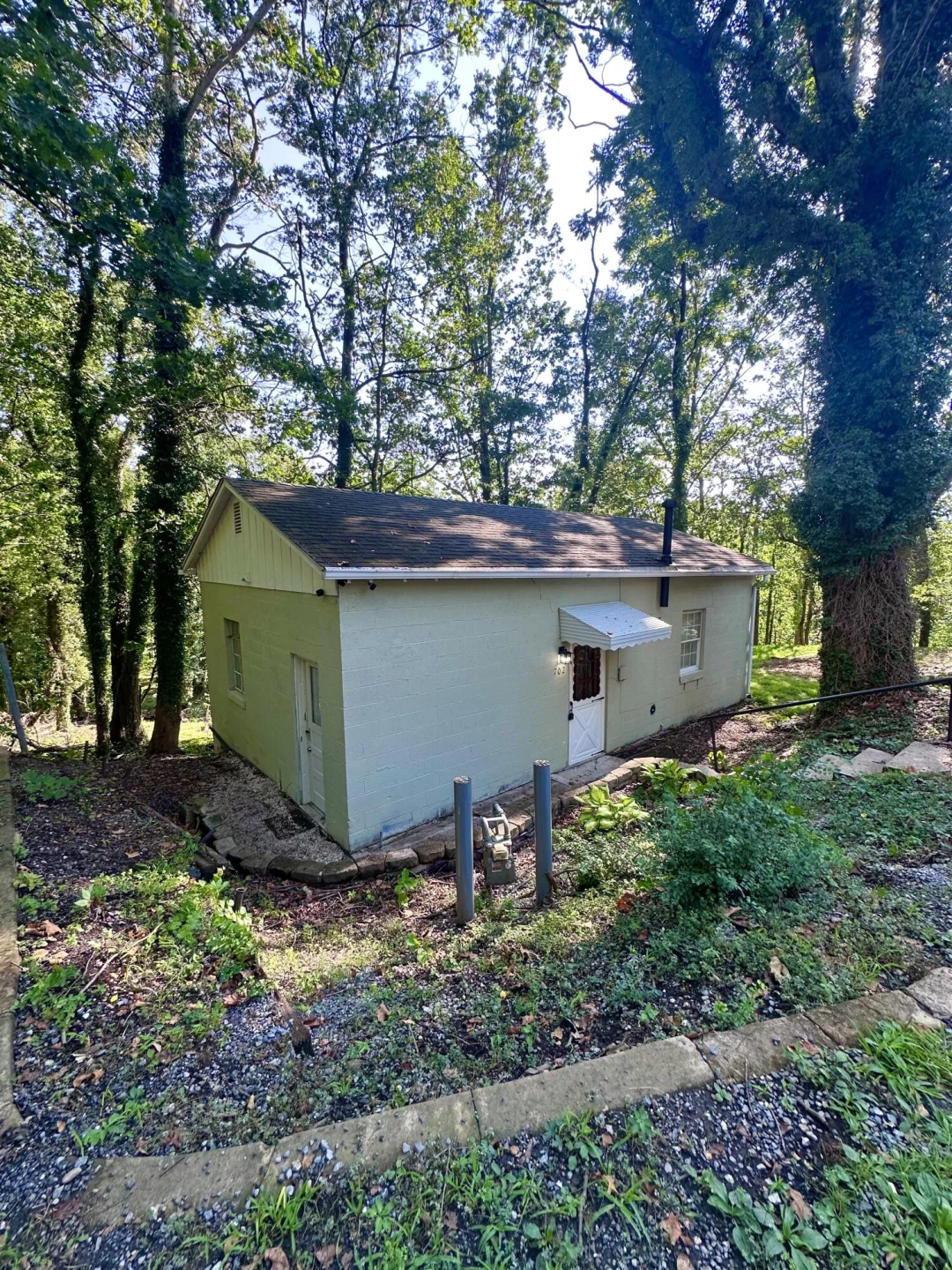 702 Jefferson AVE - Photo 2