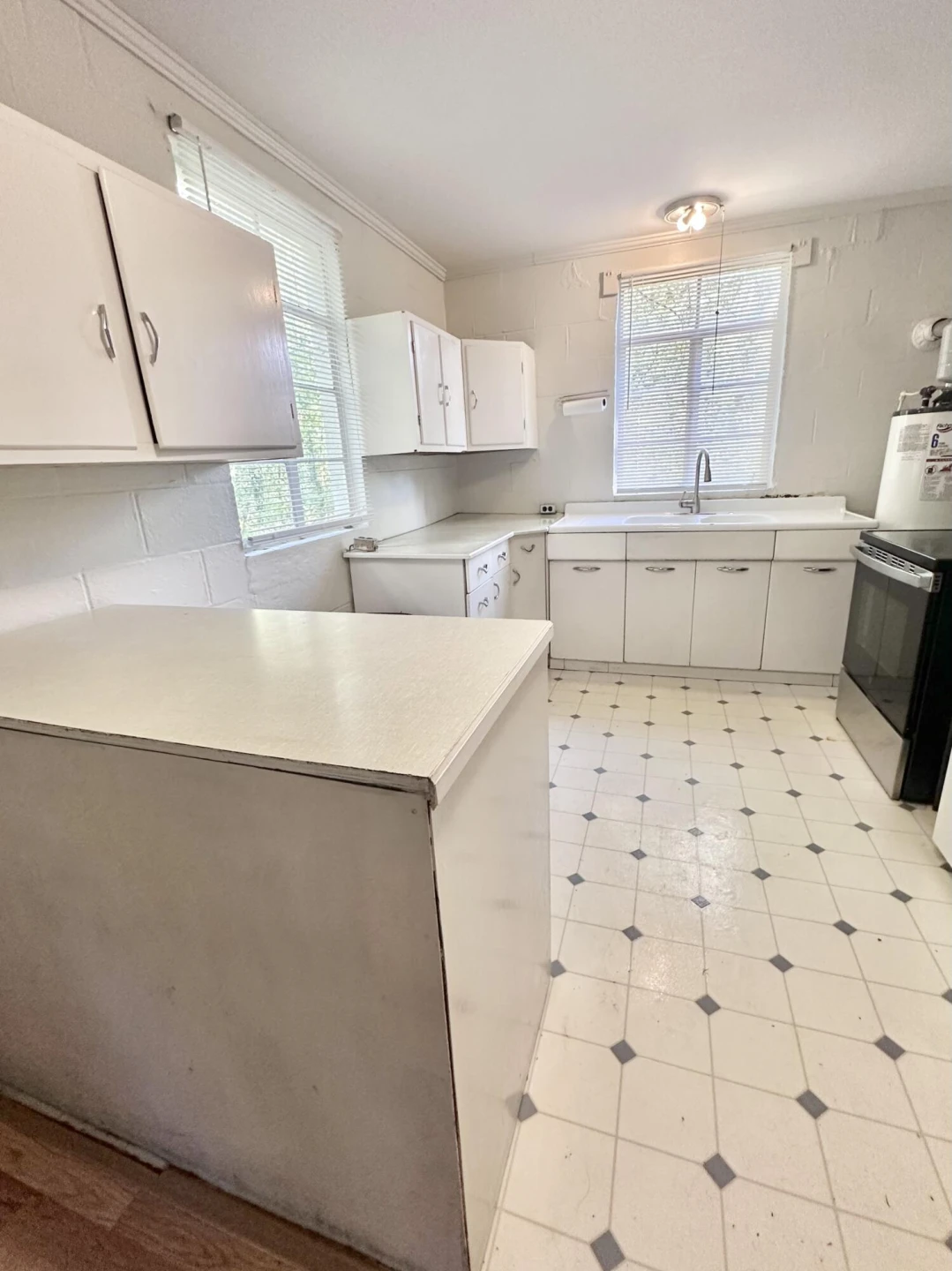 702 Jefferson AVE - Photo 14