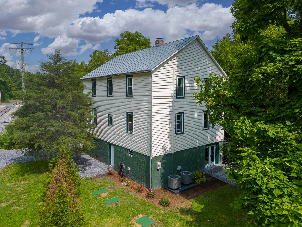 76 Main St