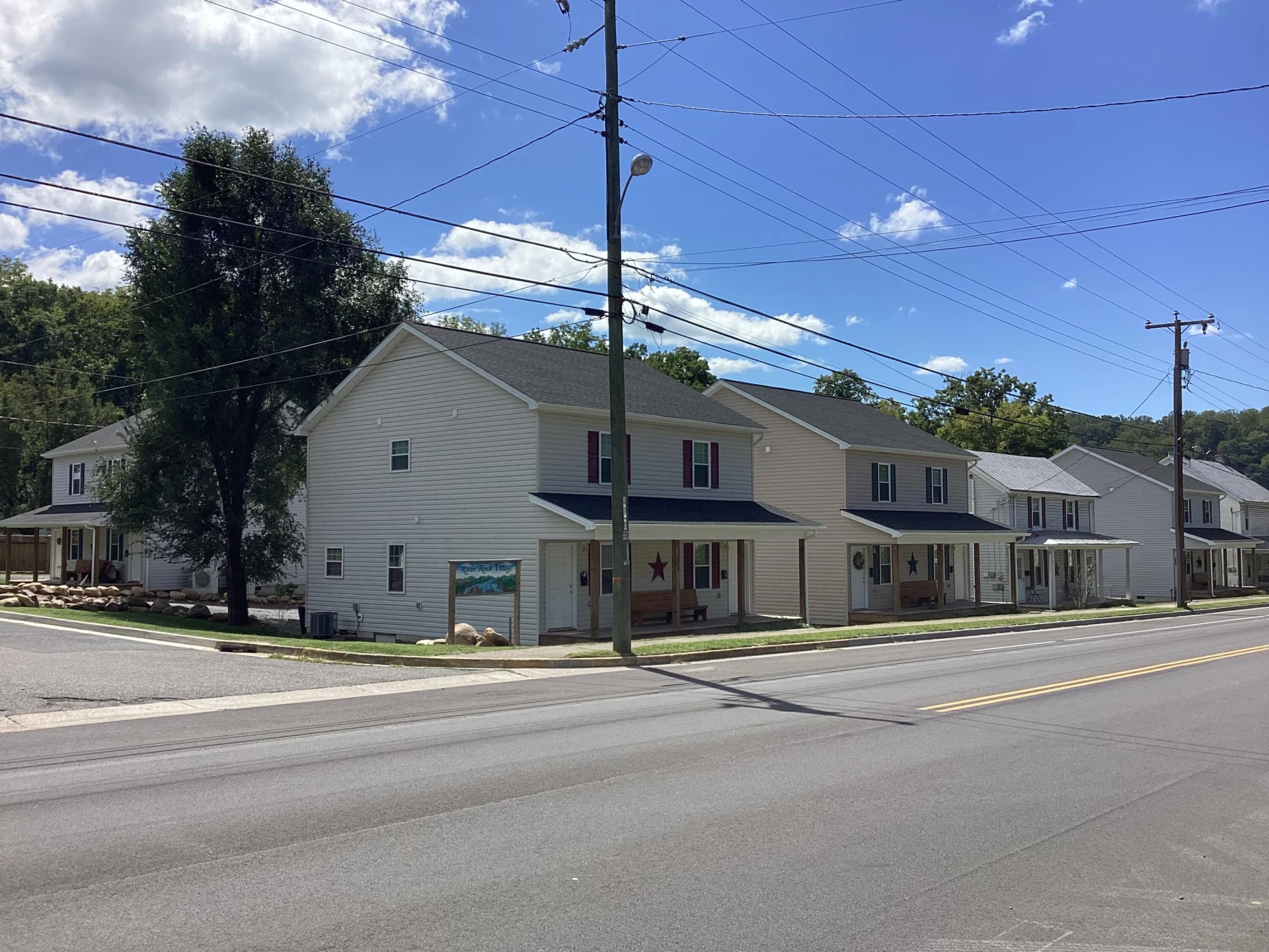 210 W 29th St - Photo 3