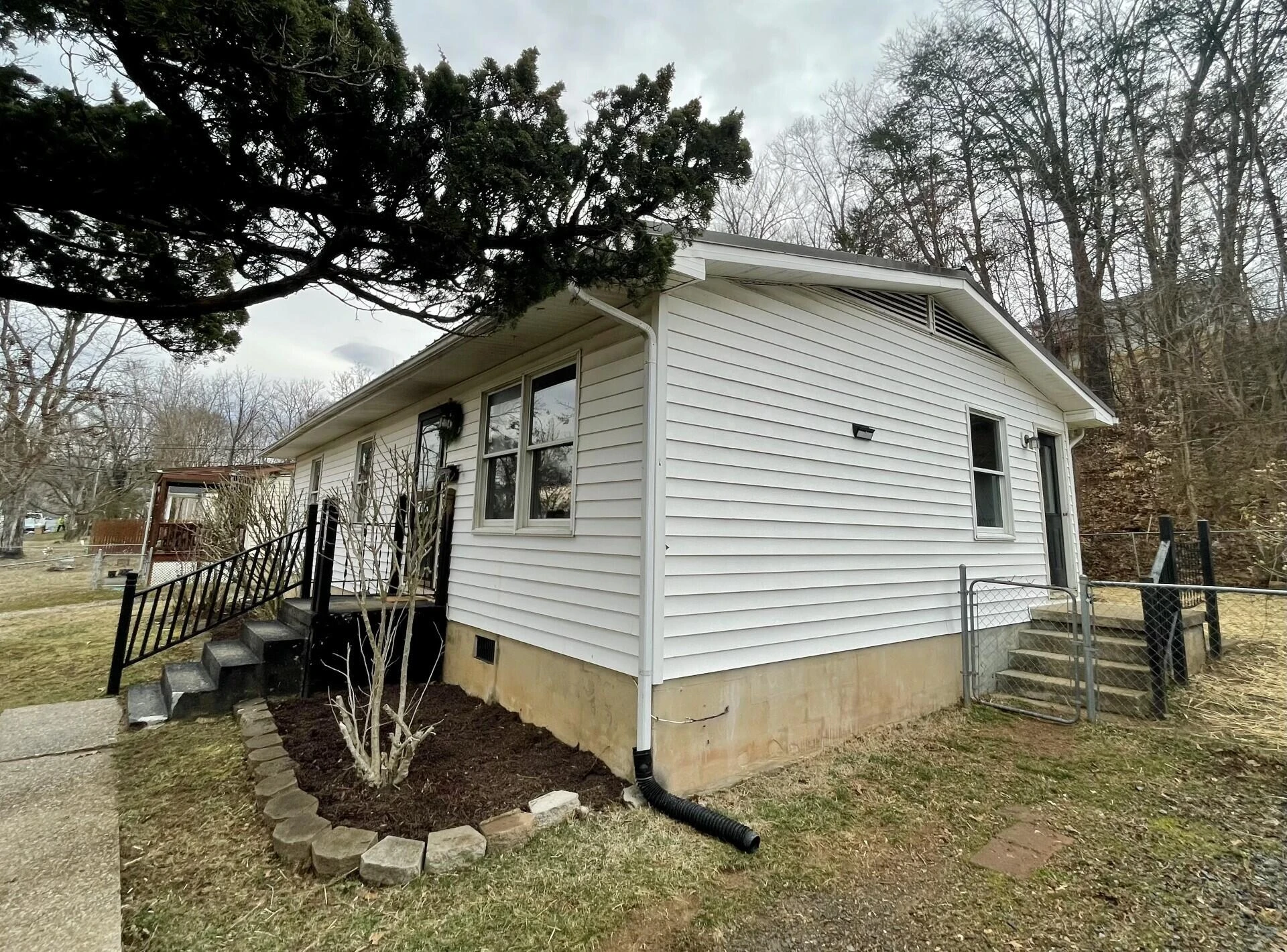 1914 Cedar Ave - Photo 3