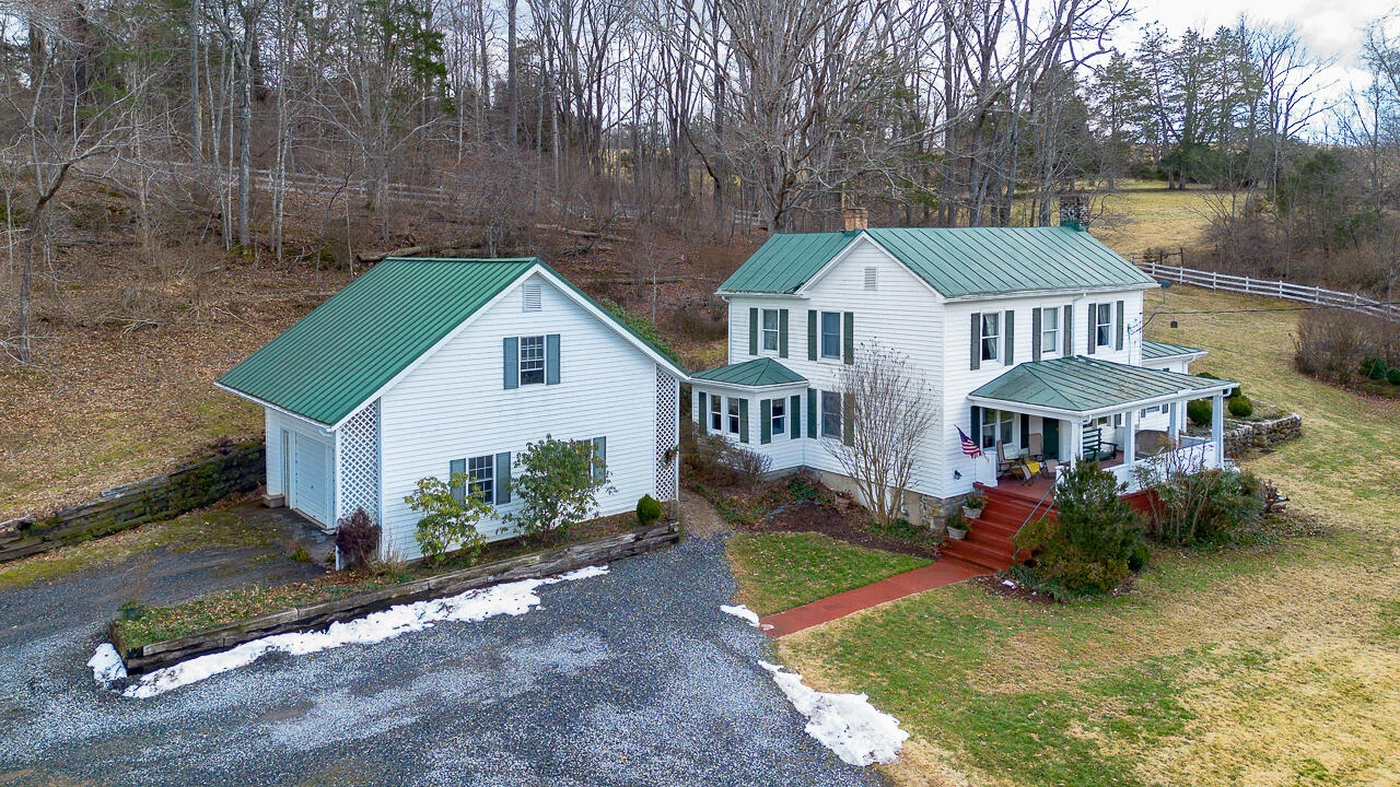 99 Farmhouse Rd