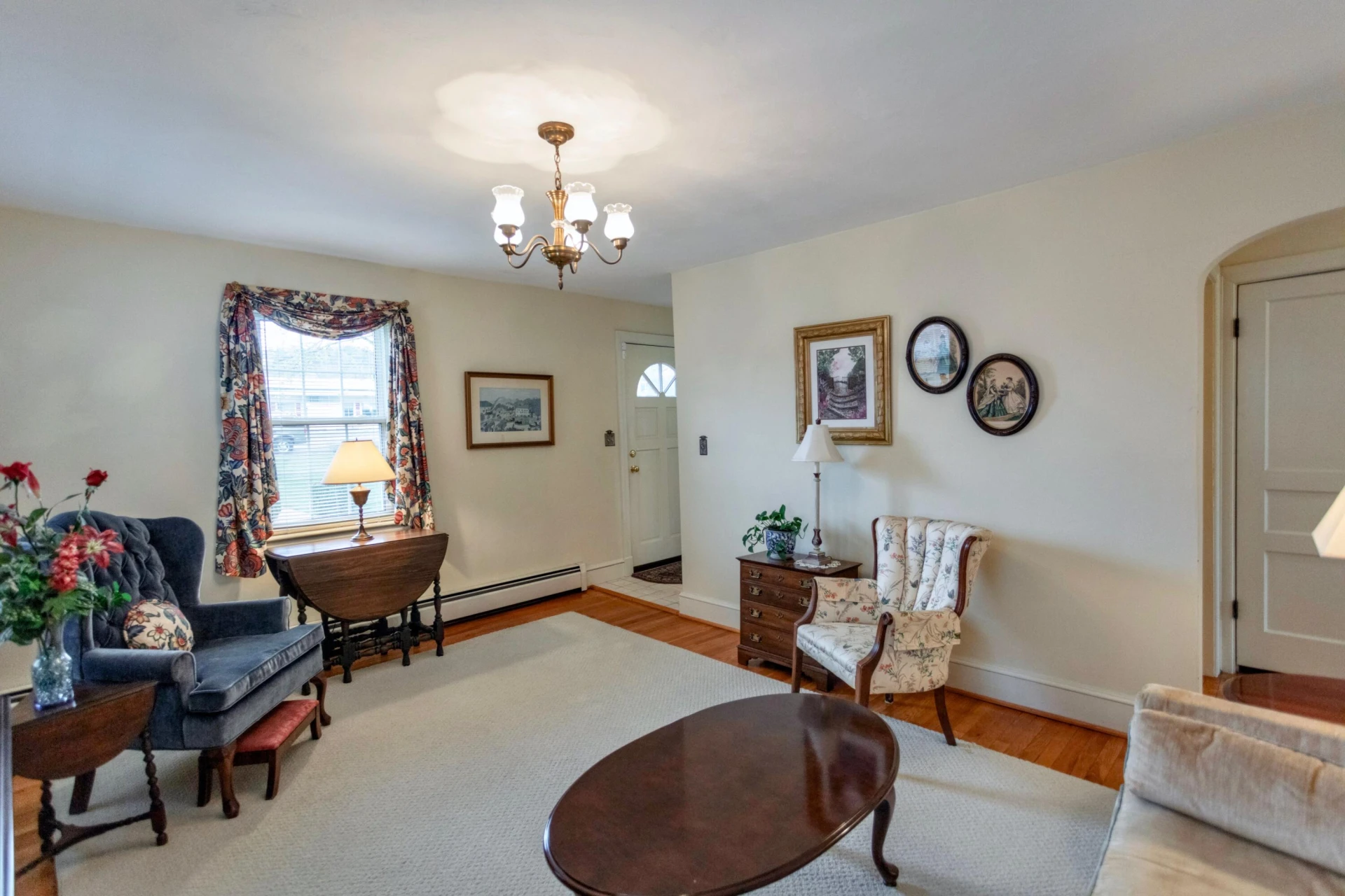809 S Main St - Photo 2