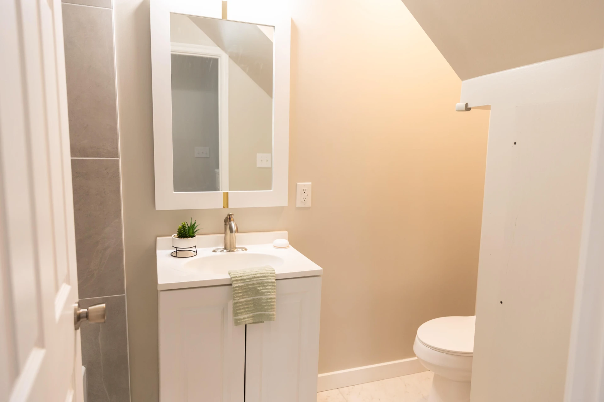 825 W 29th St - Photo 16