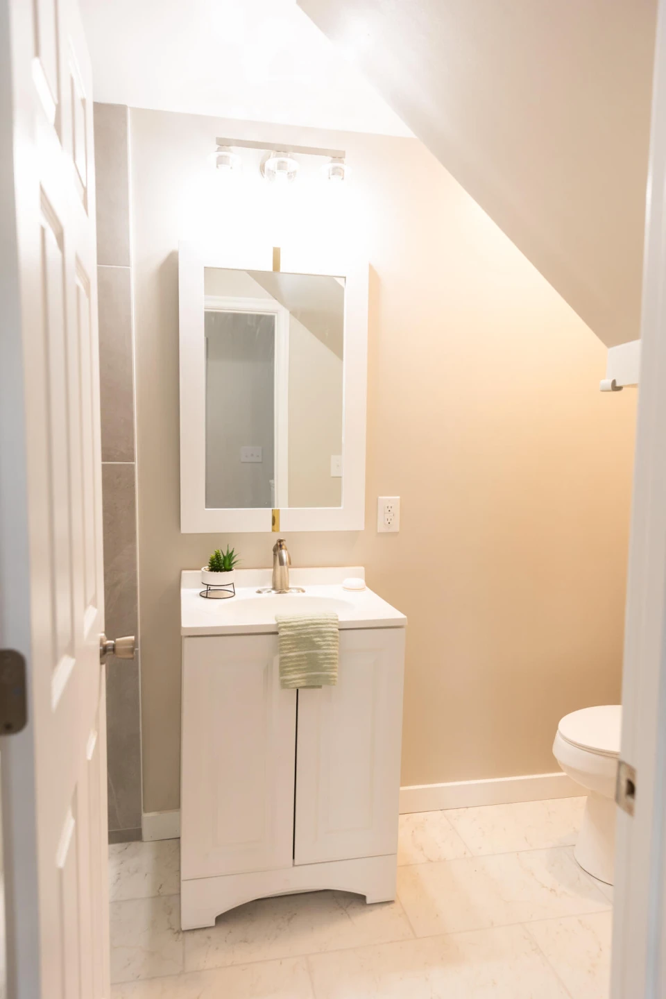 825 W 29th St - Photo 17