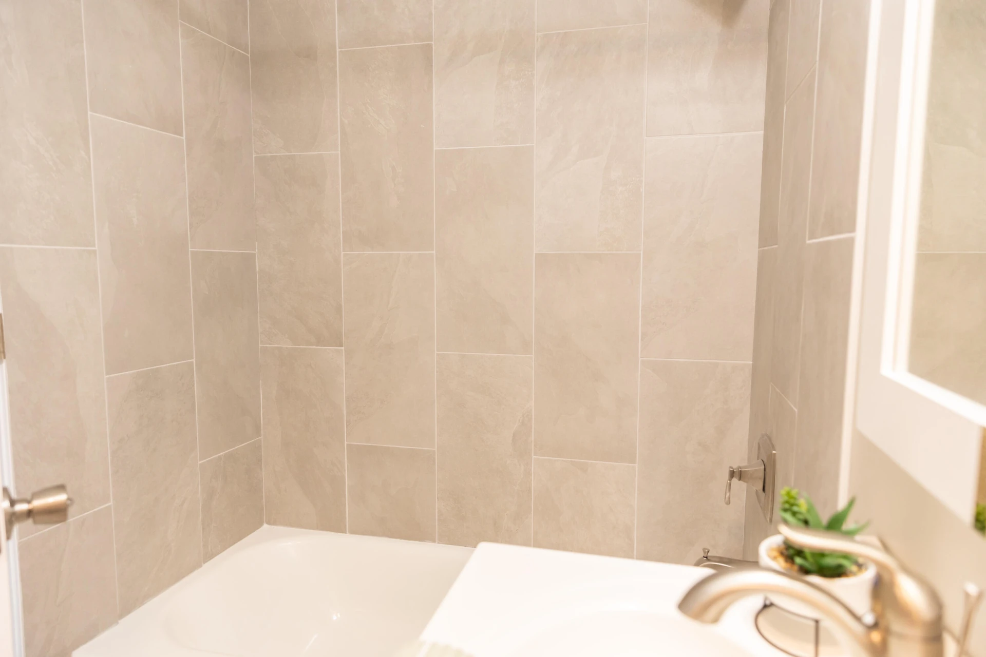 825 W 29th St - Photo 18