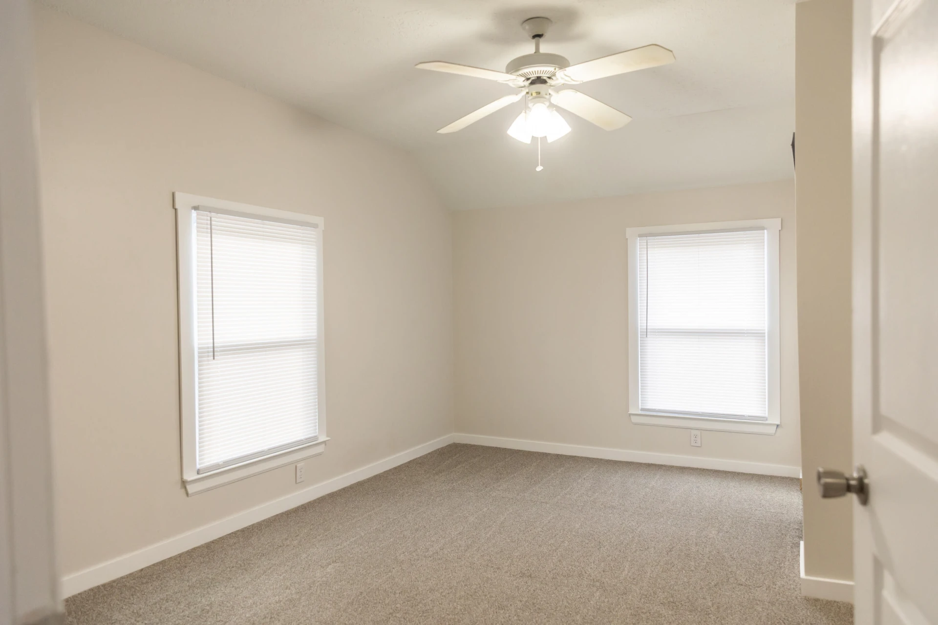 825 W 29th St - Photo 22