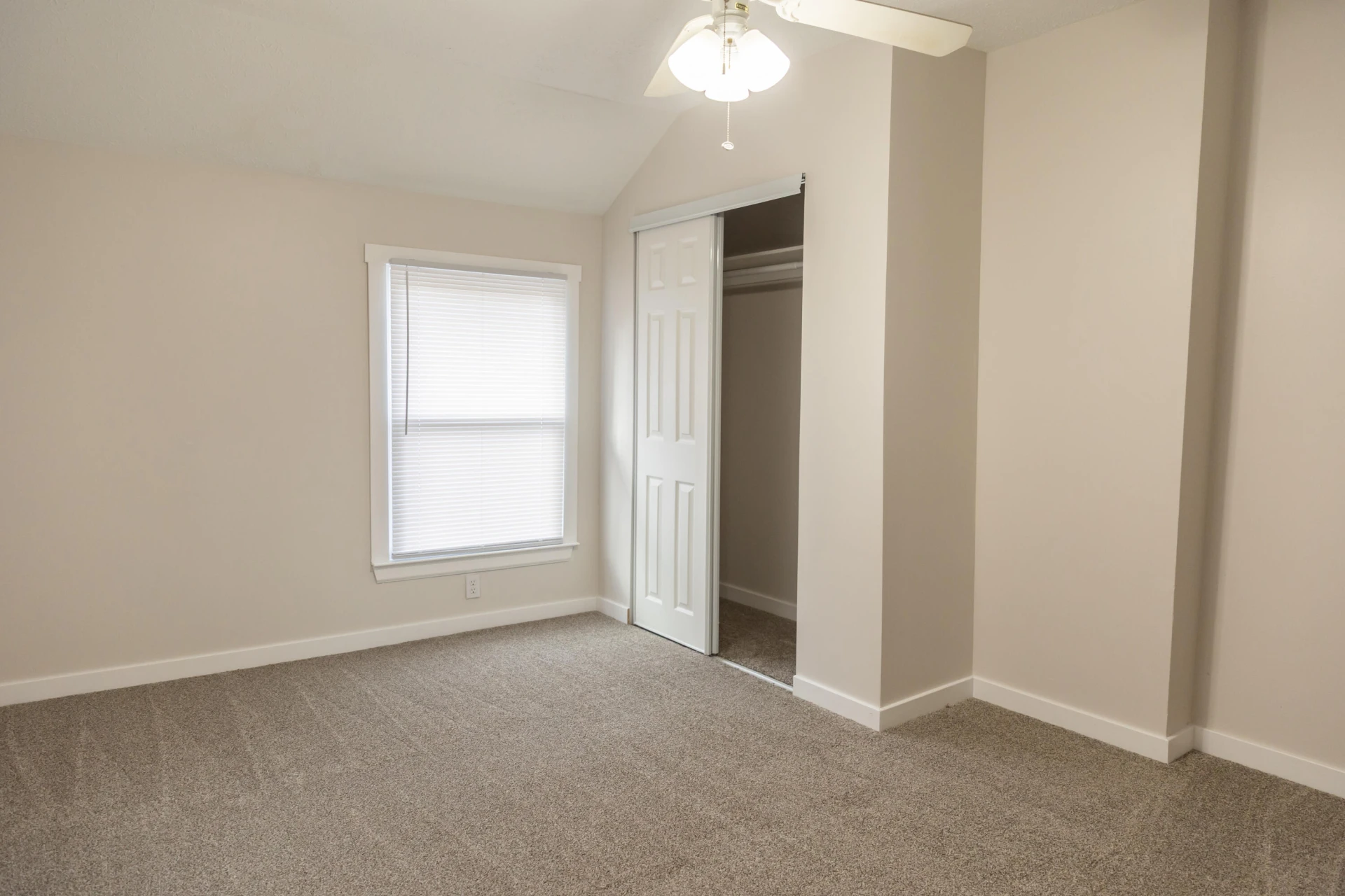 825 W 29th St - Photo 23