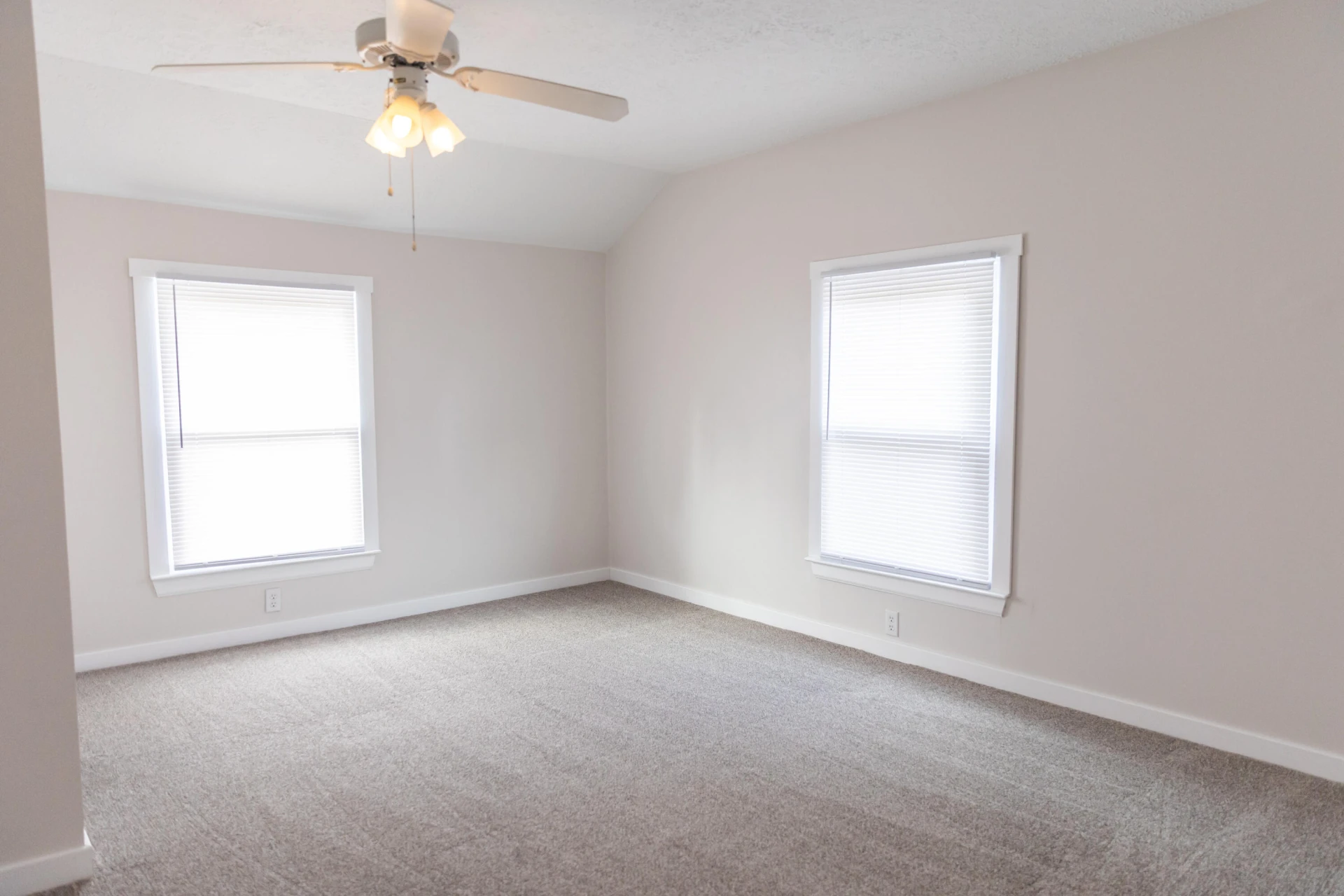 825 W 29th St - Photo 28