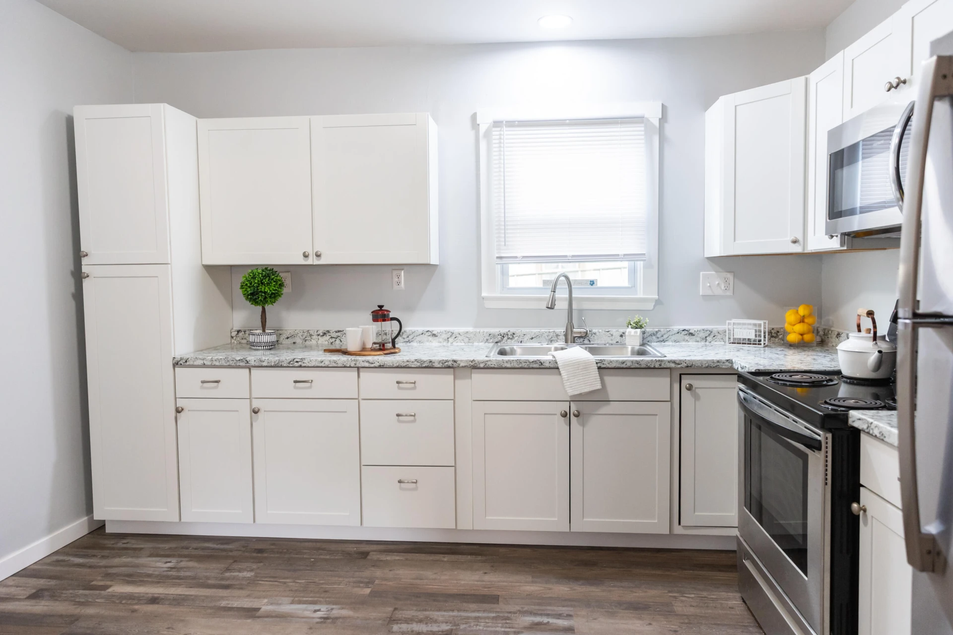 825 W 29th St - Photo 4