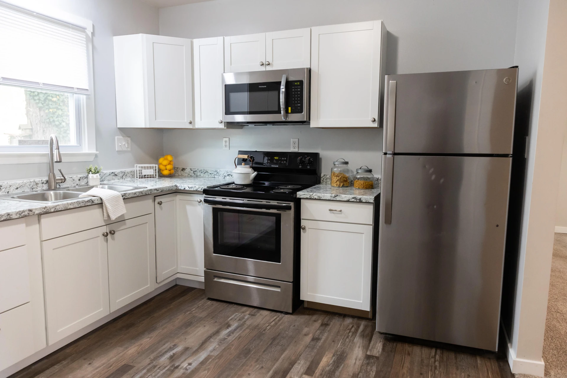 825 W 29th St - Photo 6