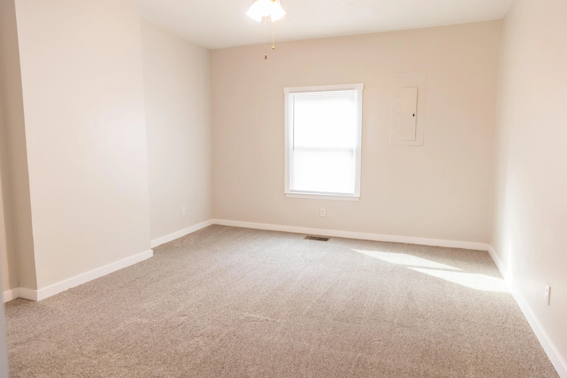 825 W 29th St - Photo 7