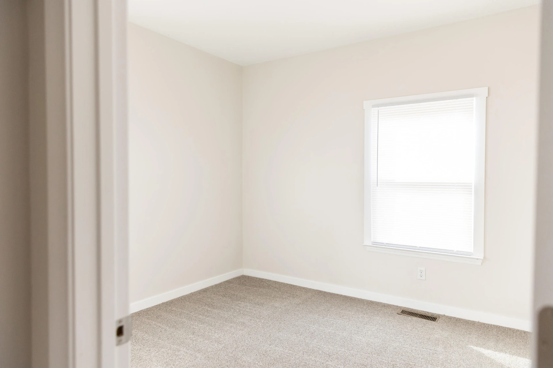 825 W 29th St - Photo 9