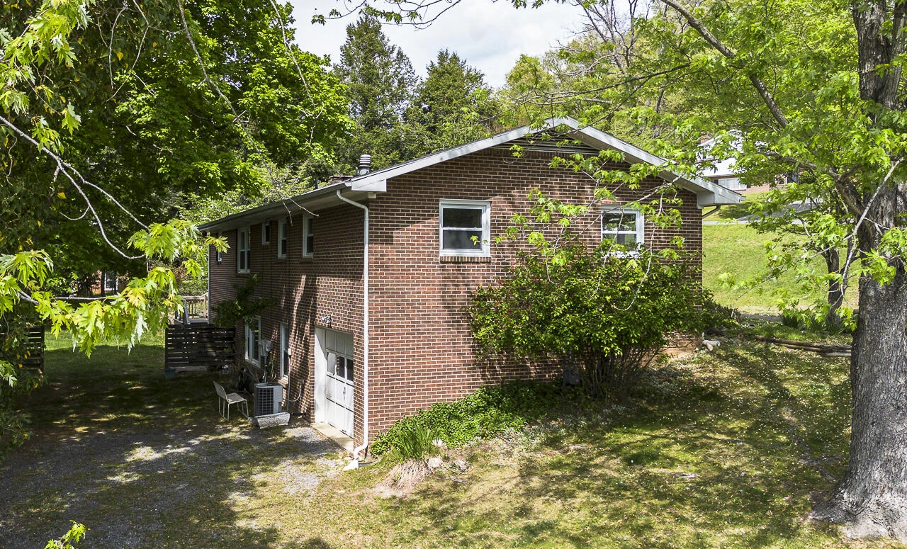 2311 Holly Ave - Photo 4
