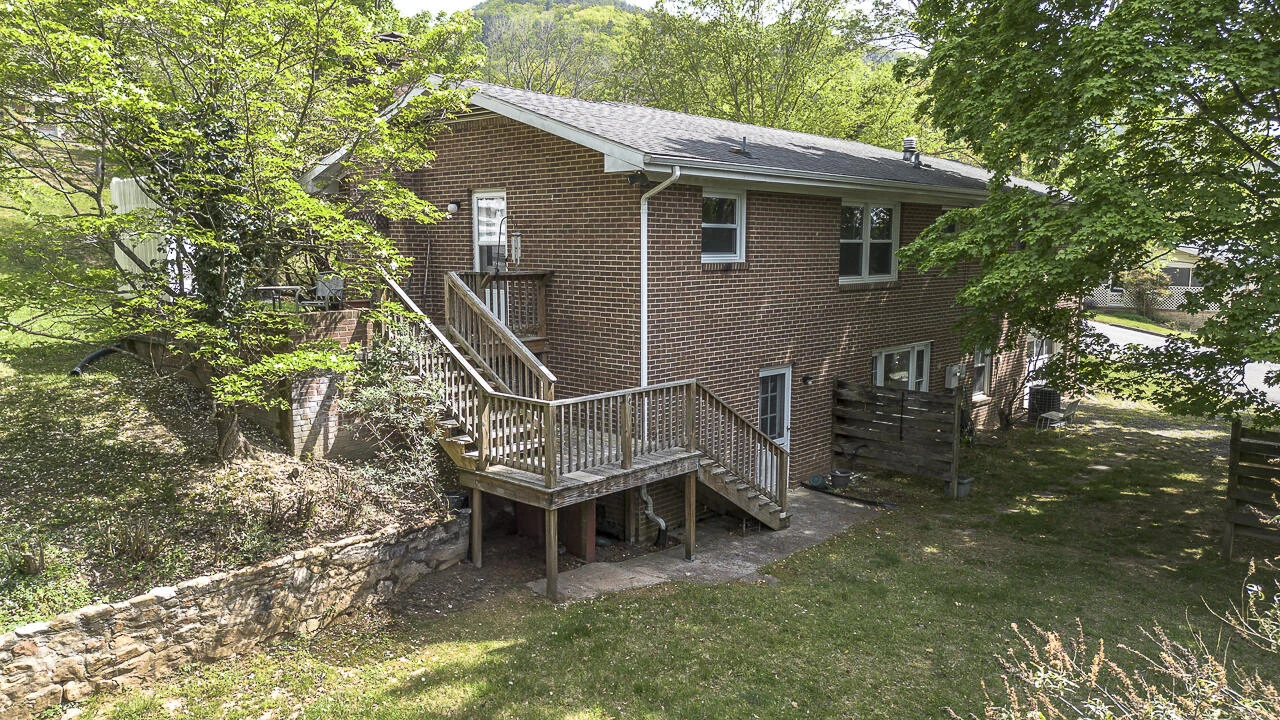 2311 Holly Ave - Photo 5