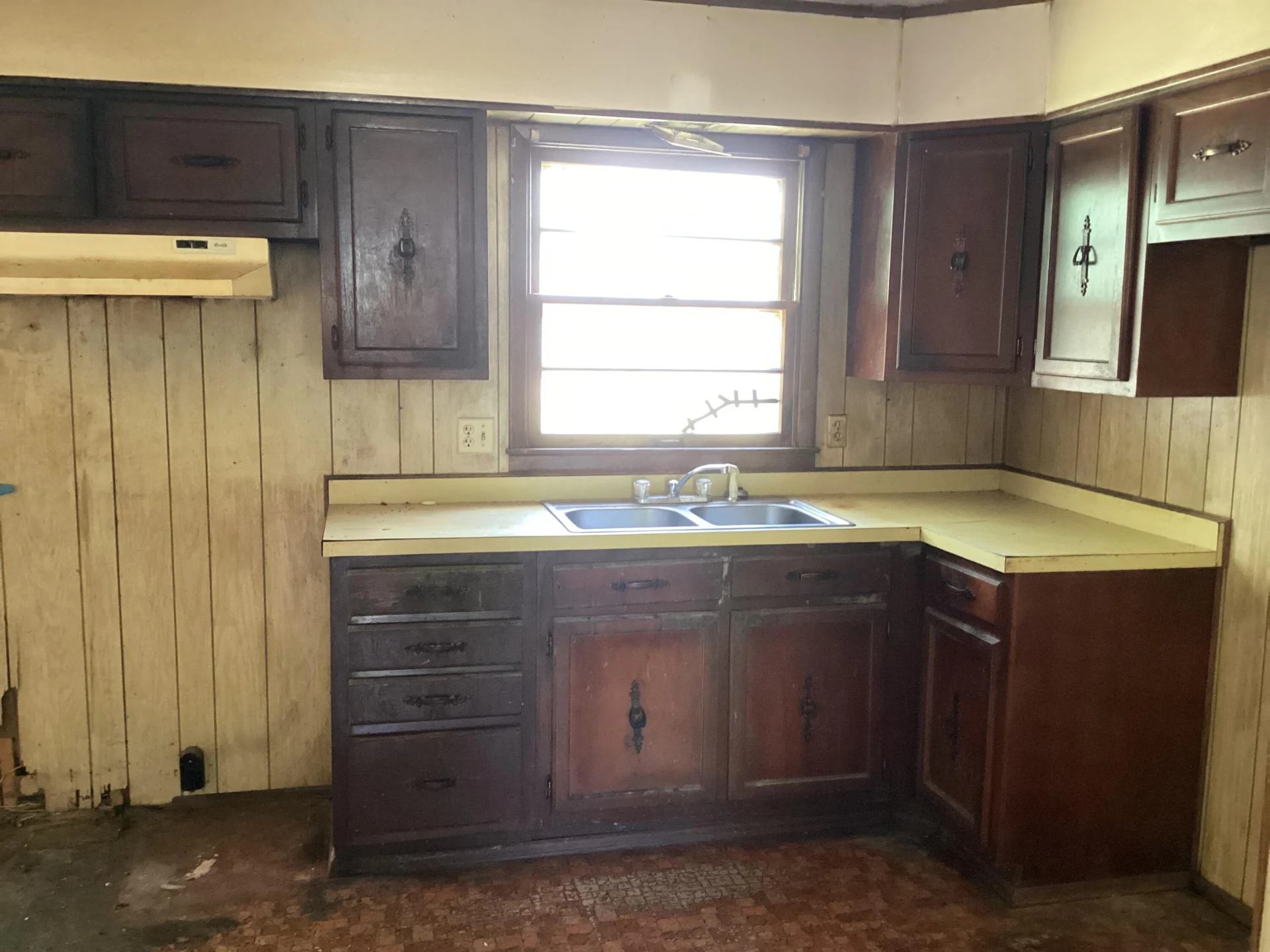 262 E 35th St - Photo 6