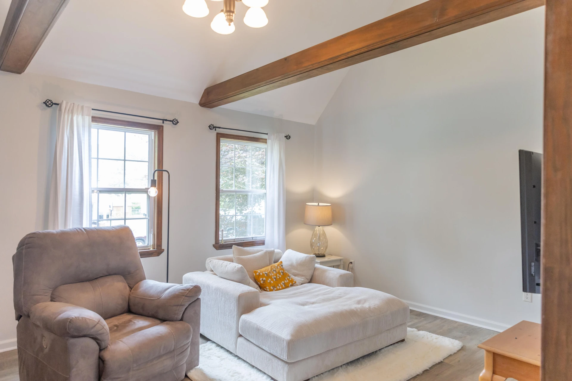256 E 28th St - Photo 15