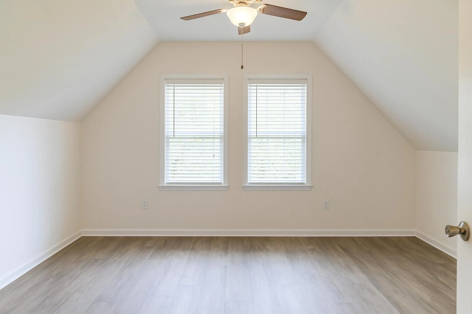 256 E 28th St - Photo 31