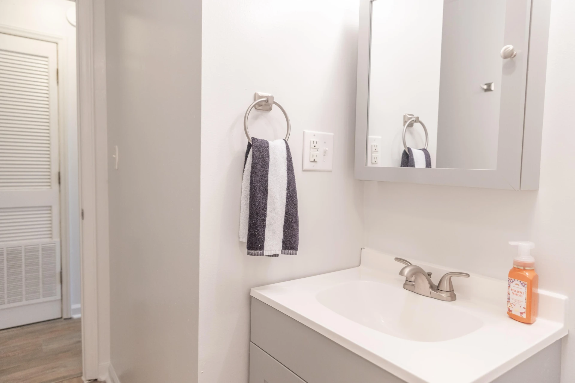 256 E 28th St - Photo 33