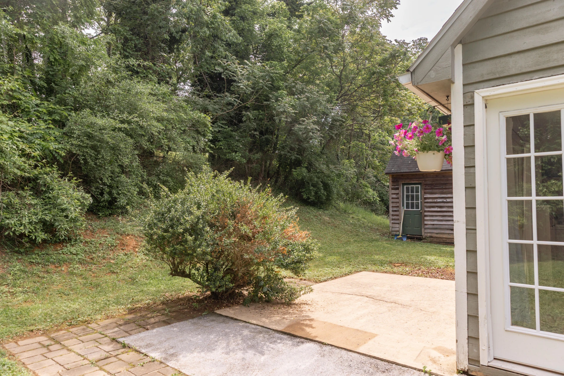 256 E 28th St - Photo 5