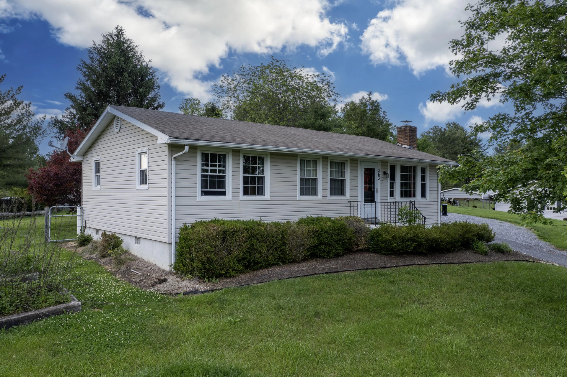 363 Valley Pike - Photo 2