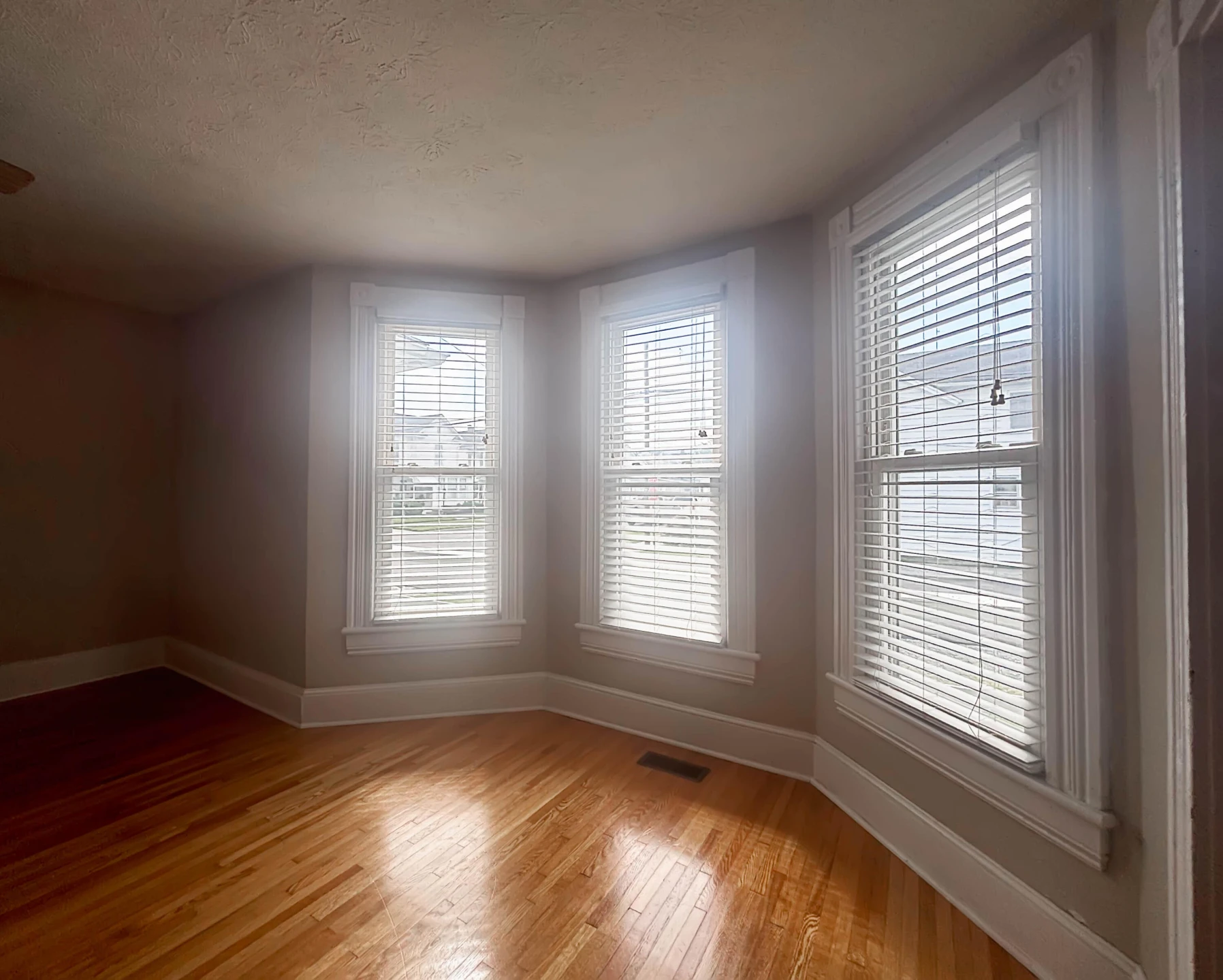 102 N Marion Ave - Photo 10