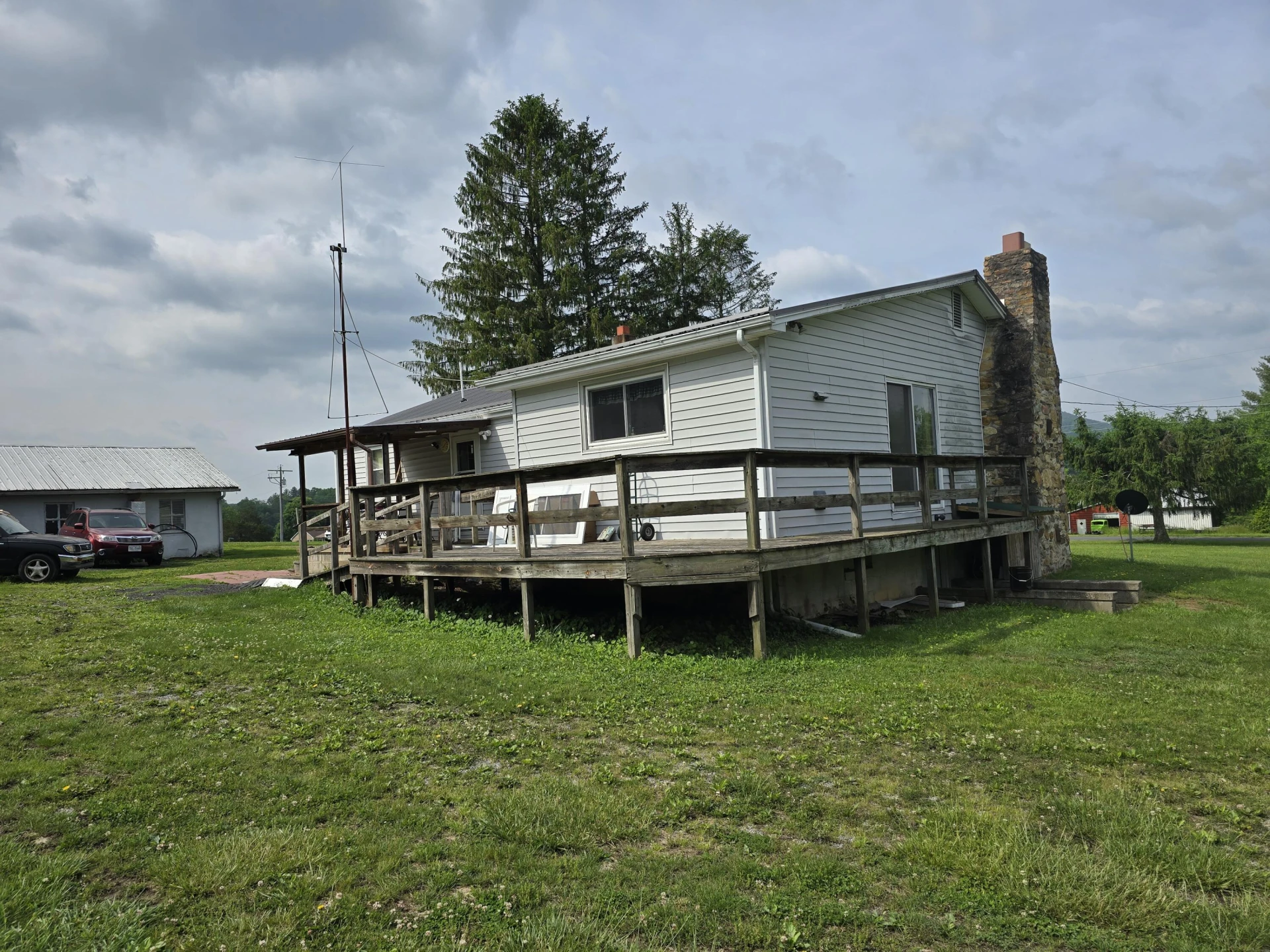 307 Treetop Dr - Photo 11
