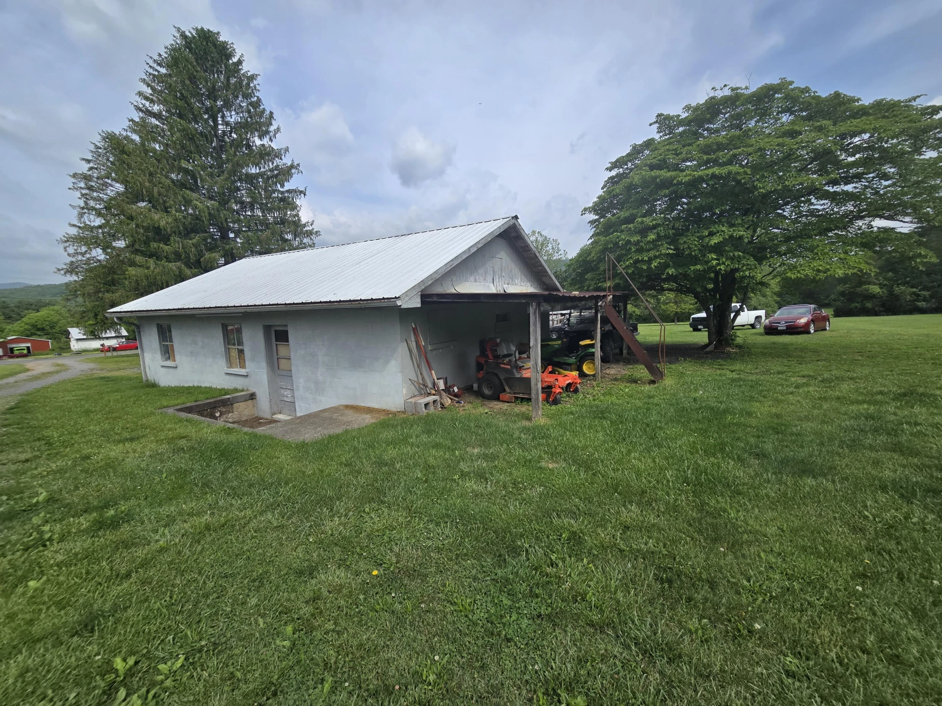 307 Treetop Dr - Photo 17