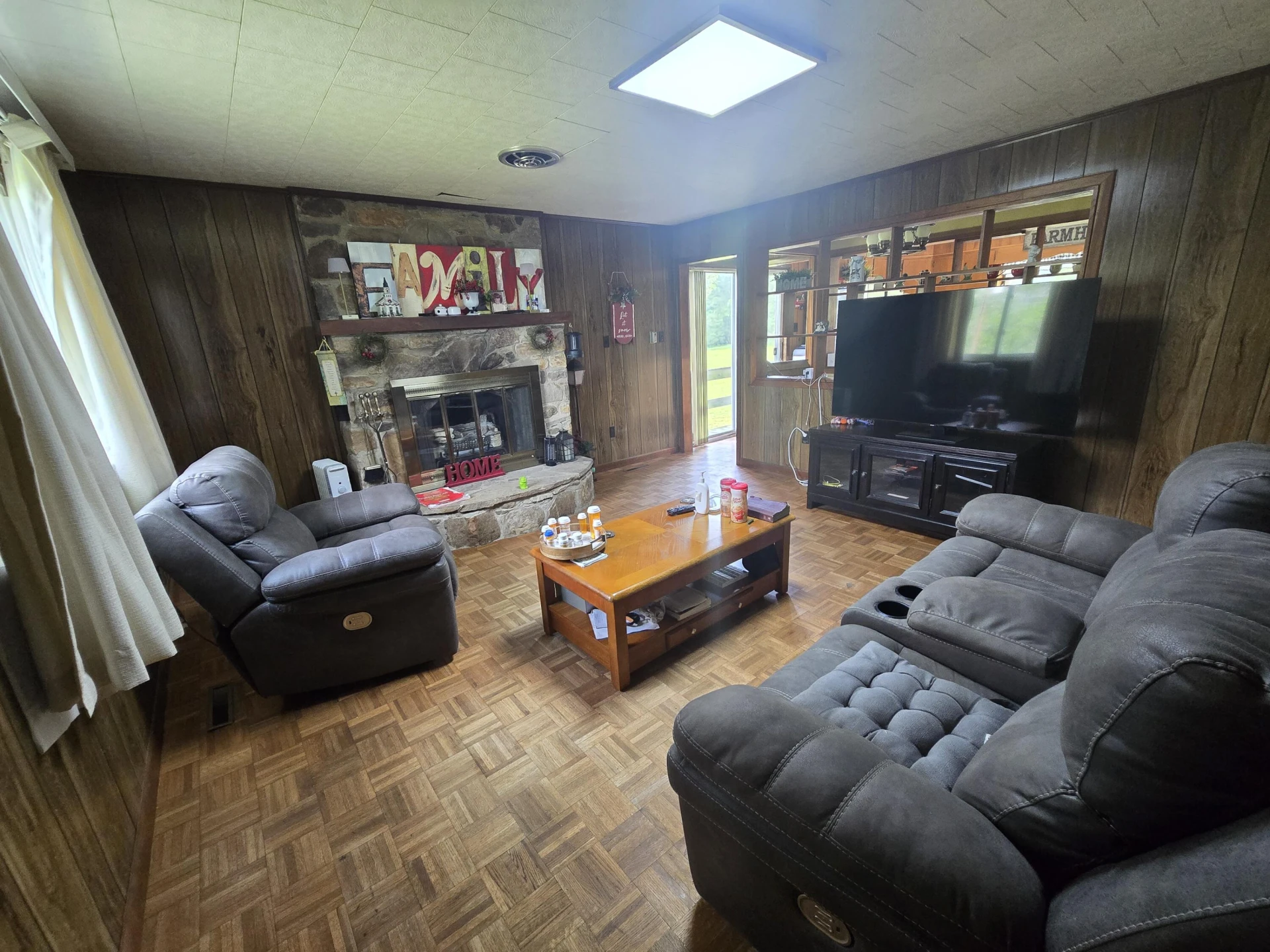 307 Treetop Dr - Photo 2