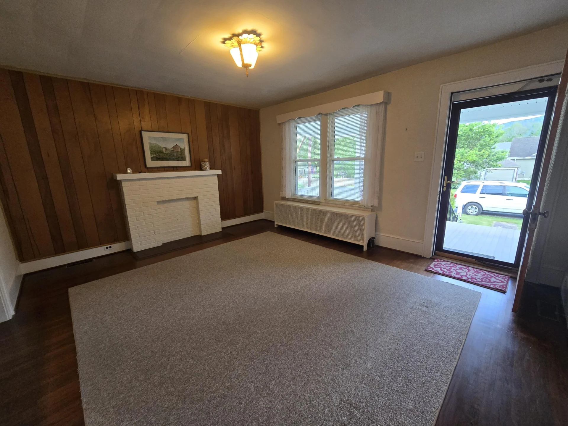 408 Douglas St - Photo 2