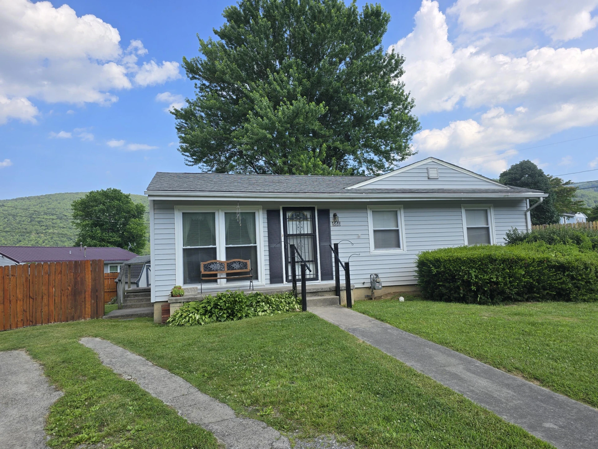 556 Brentwood Dr