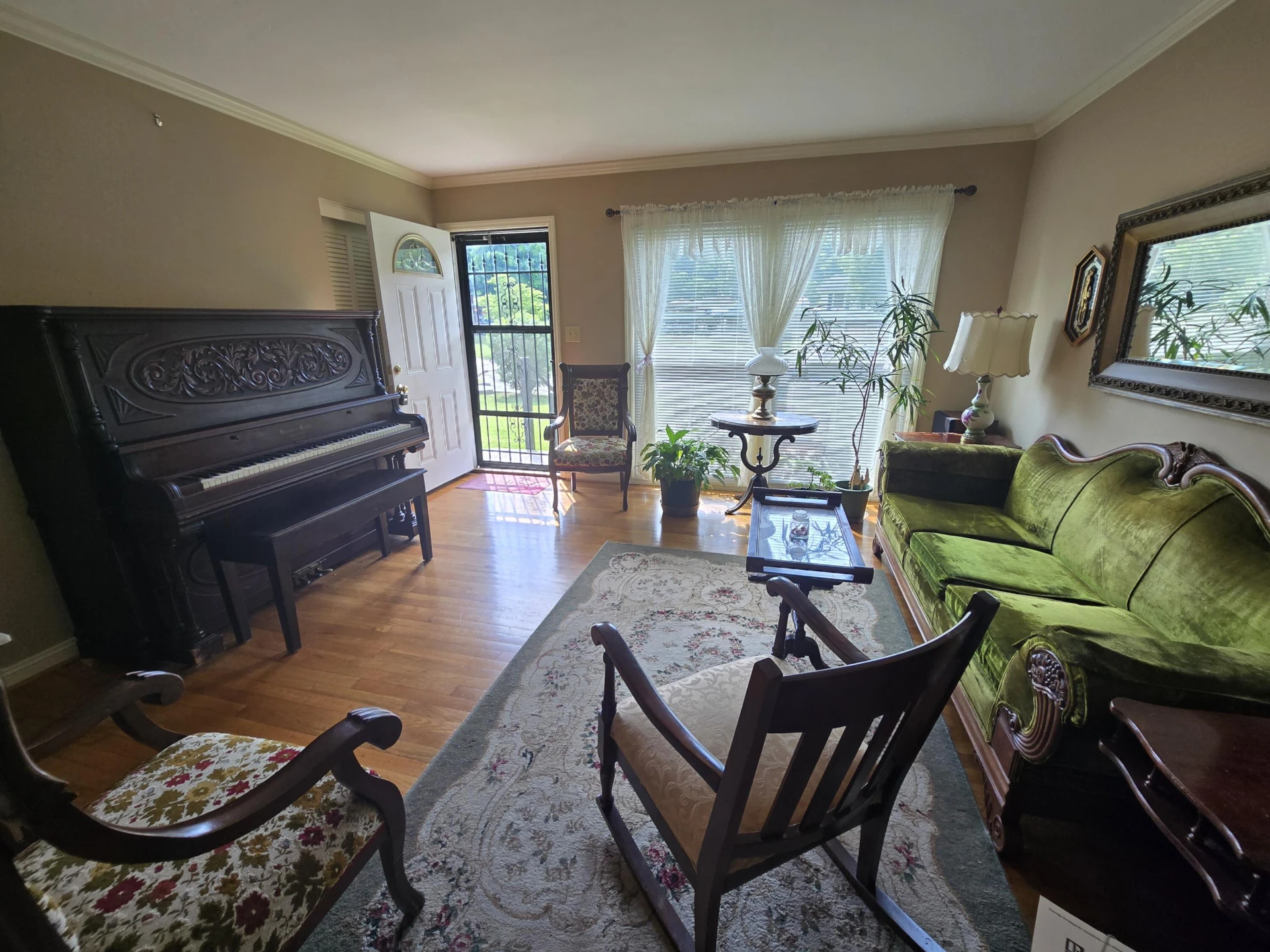 556 Brentwood Dr - Photo 2