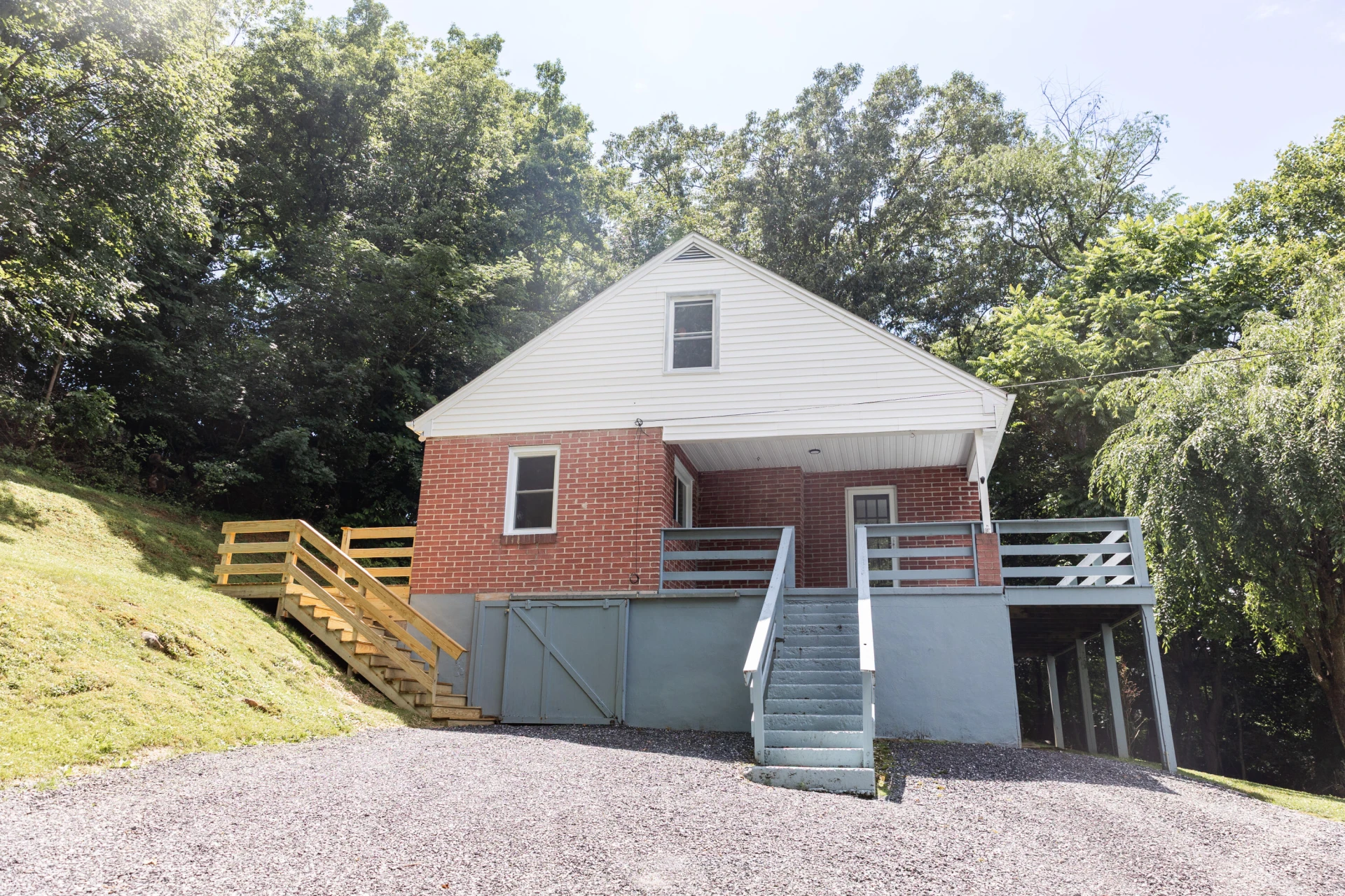164 E 28th St - Photo 2