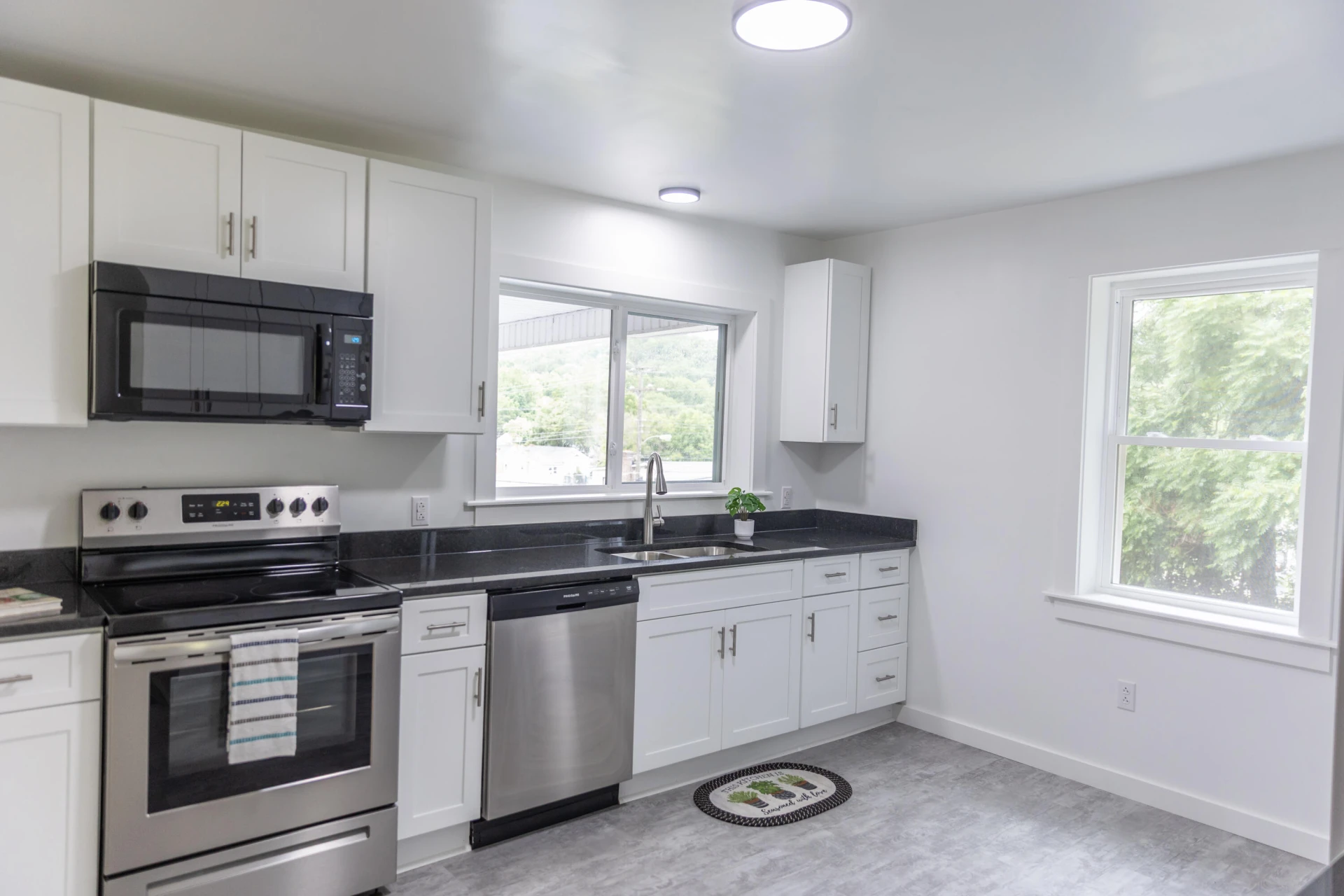 164 E 28th St - Photo 4