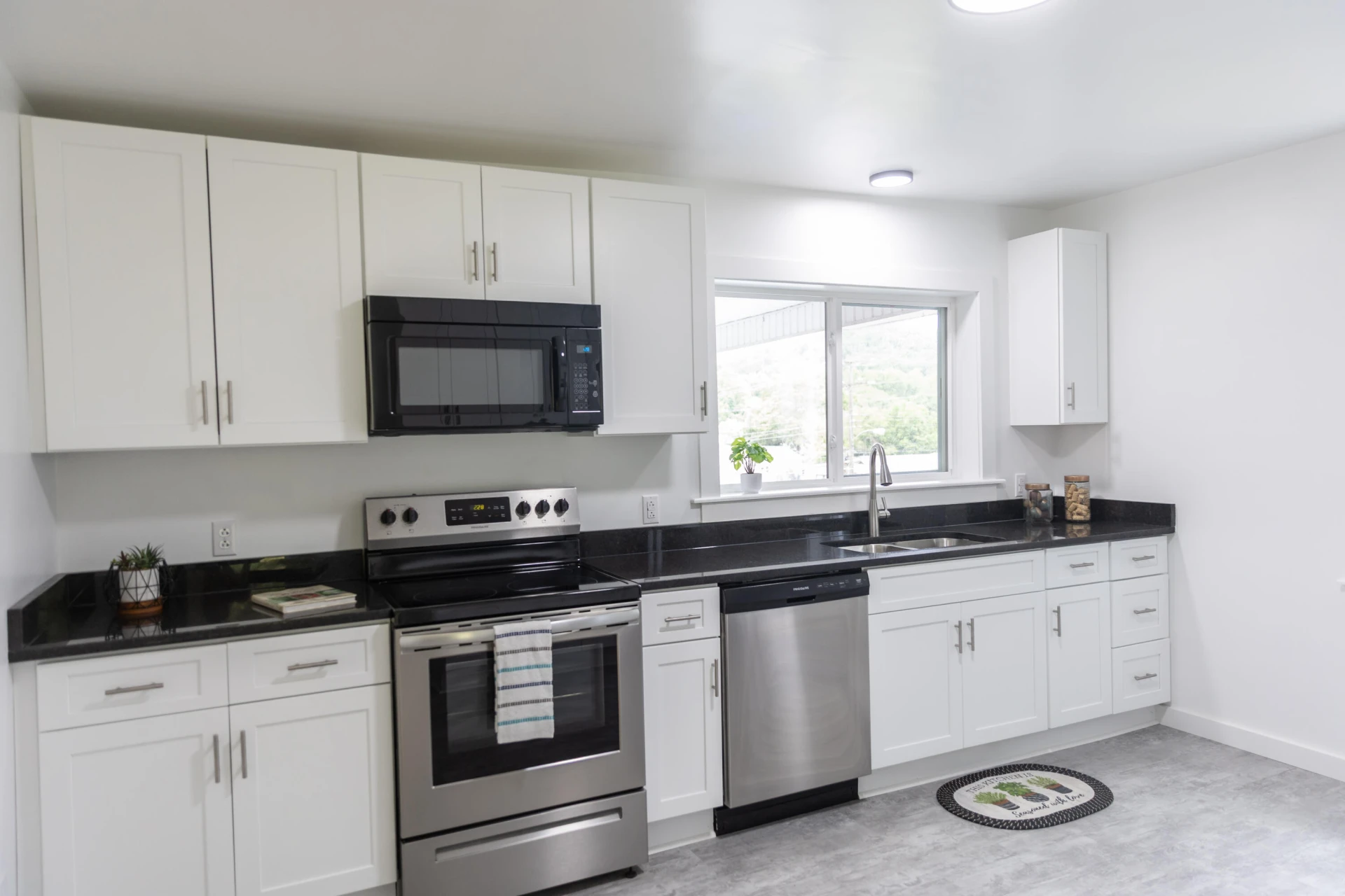 164 E 28th St - Photo 6