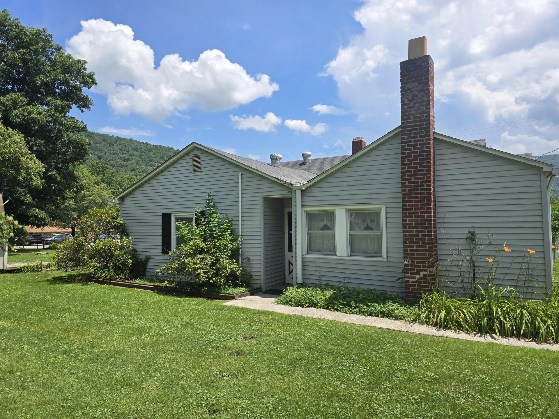812 Grayson Ave - Photo 2