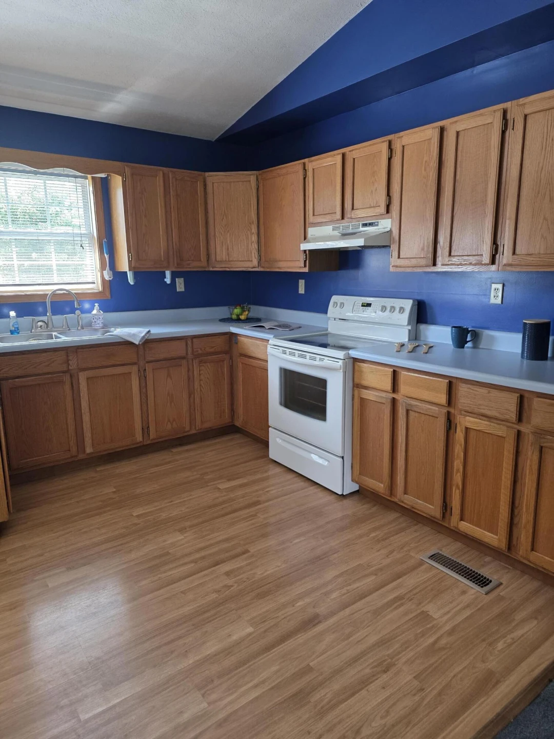 244 Hillside Dr - Photo 3