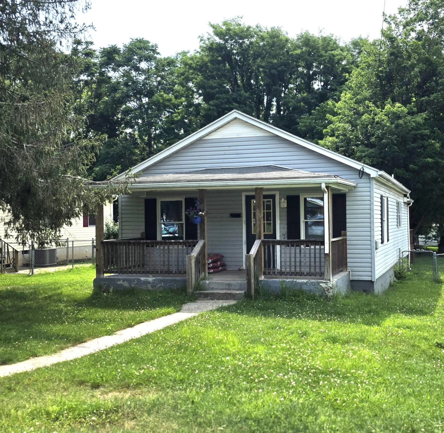 1255 Cedar Ave