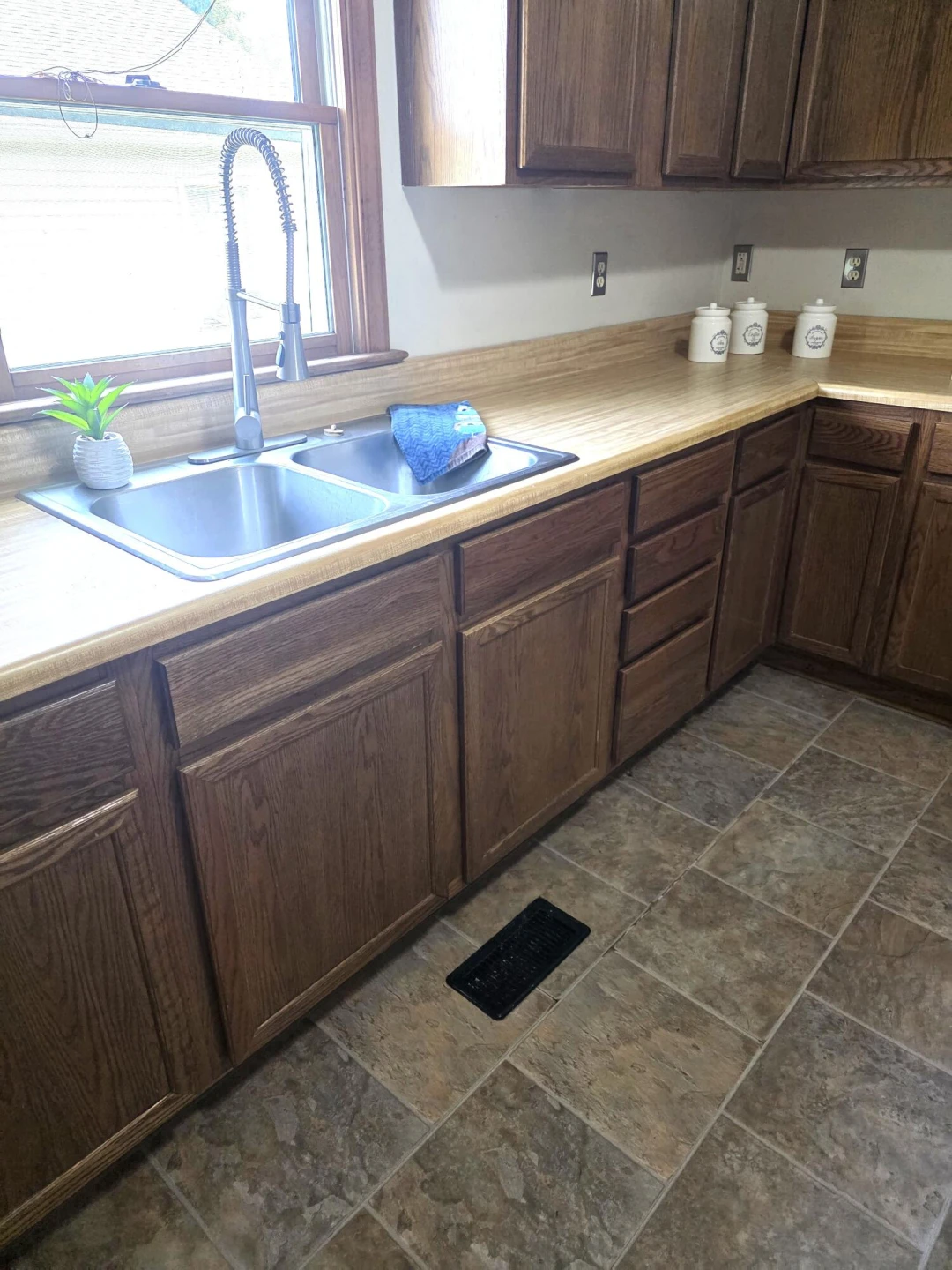 1255 Cedar Ave - Photo 2
