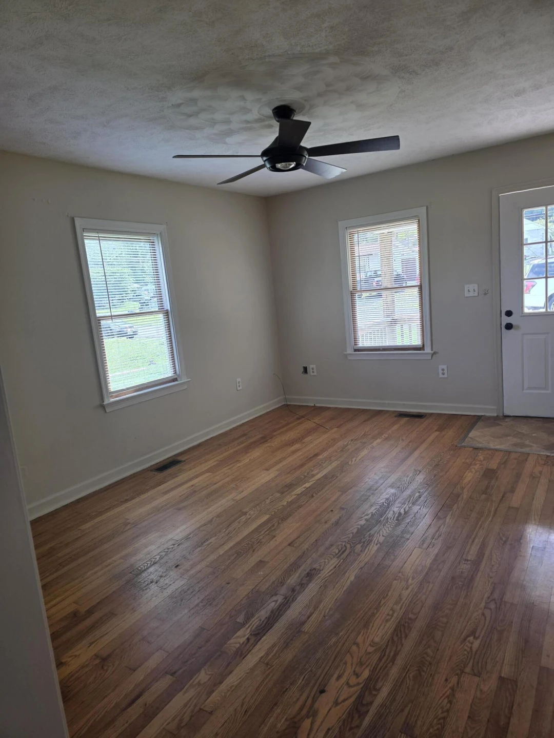 1255 Cedar Ave - Photo 4