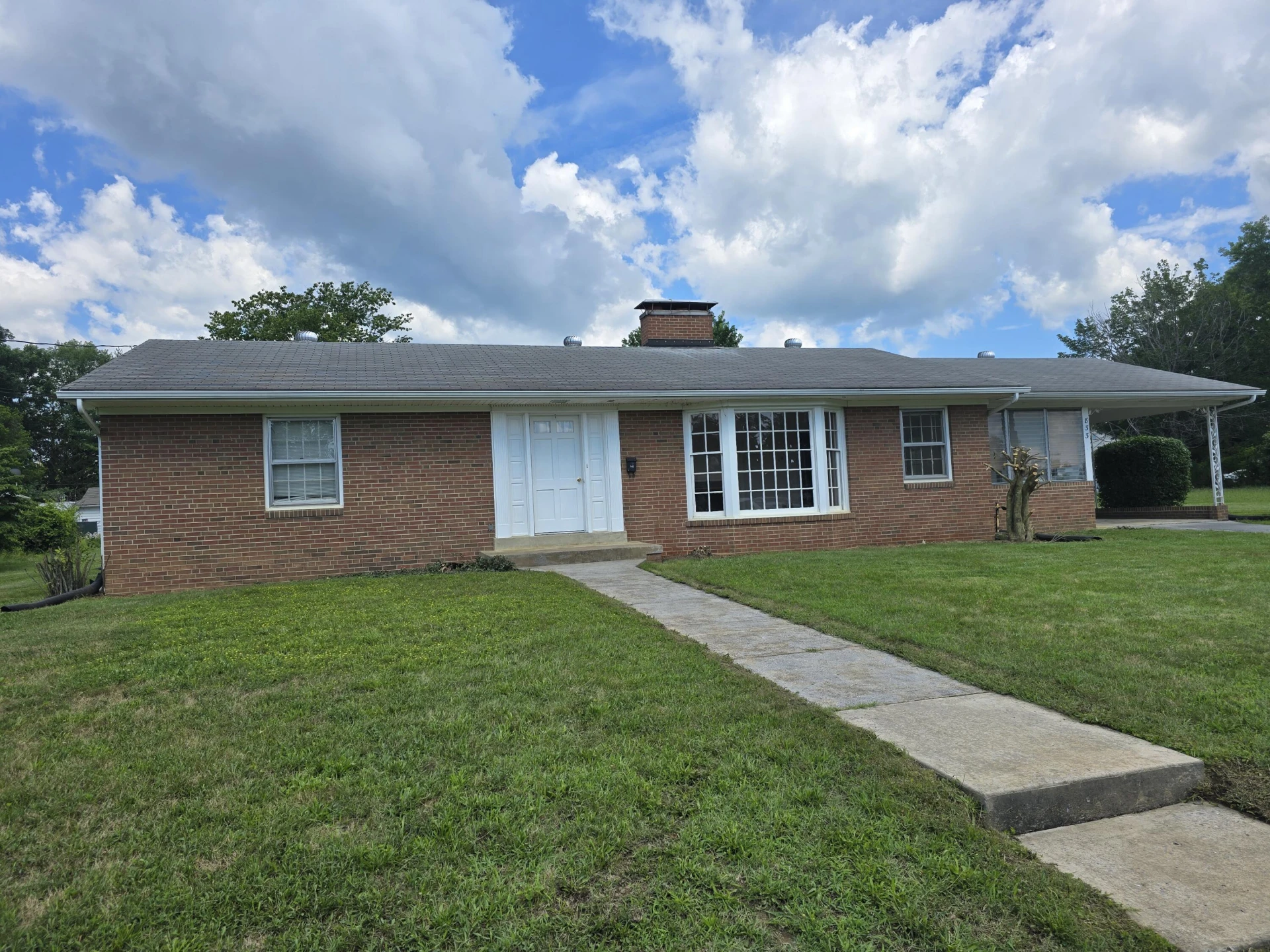 833 Acacia Ave