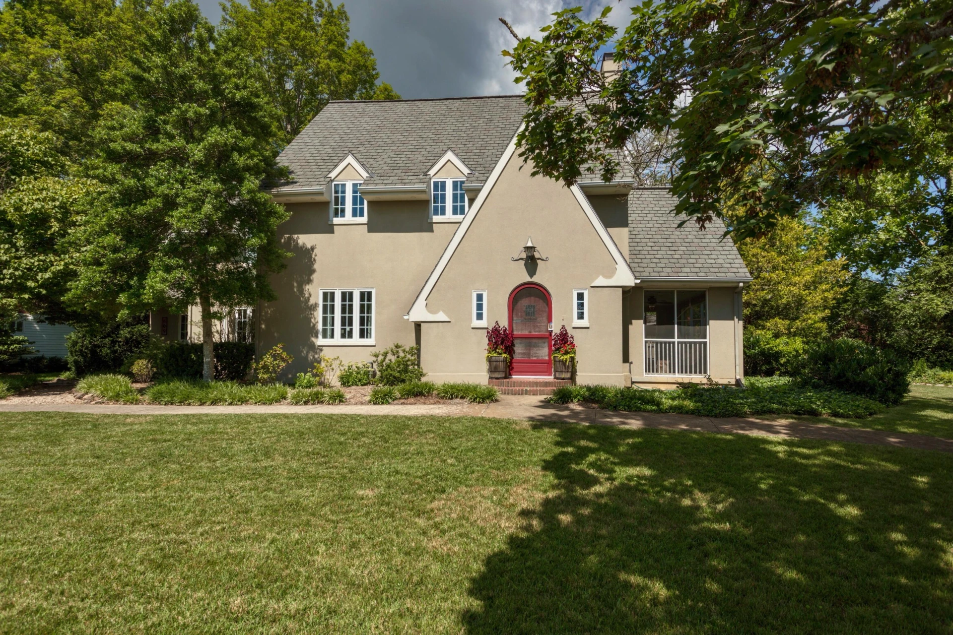 609 Stonewall St - Photo 2