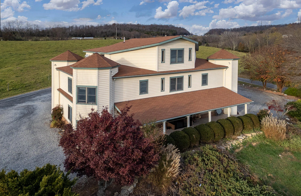 45 NE Castle Court