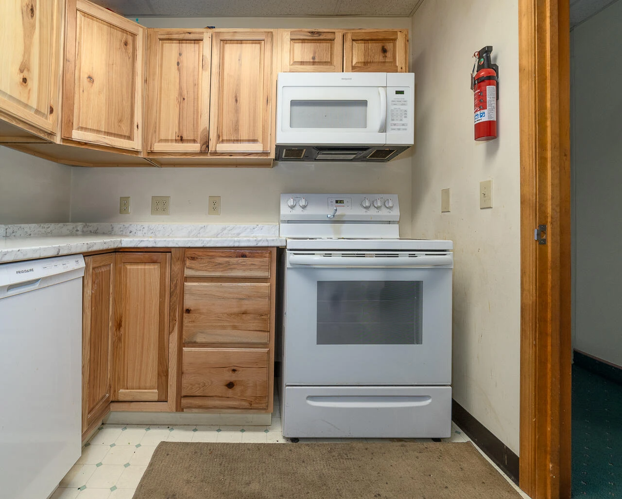 45 NE Castle Court - Photo 16