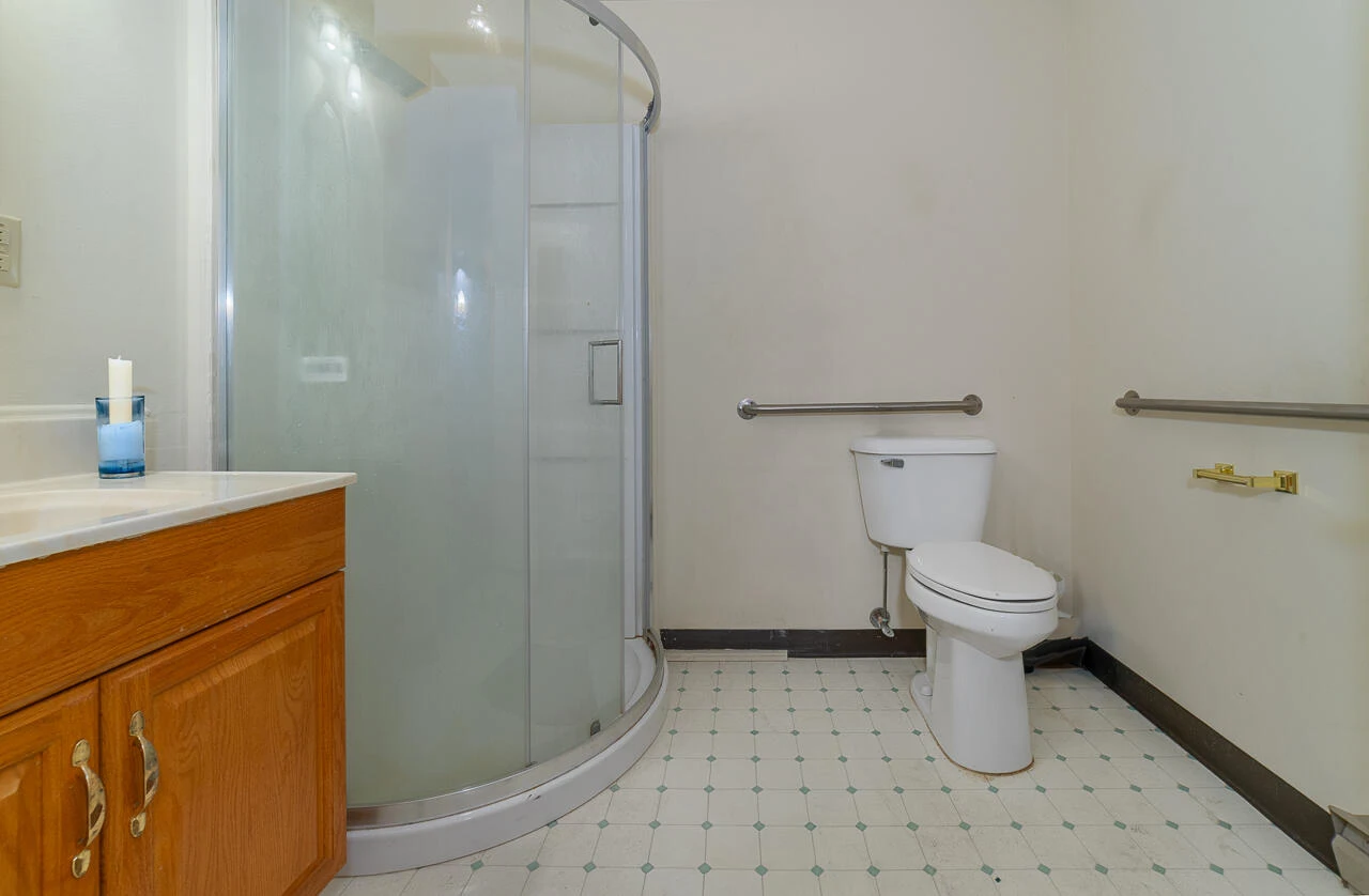 45 NE Castle Court - Photo 17