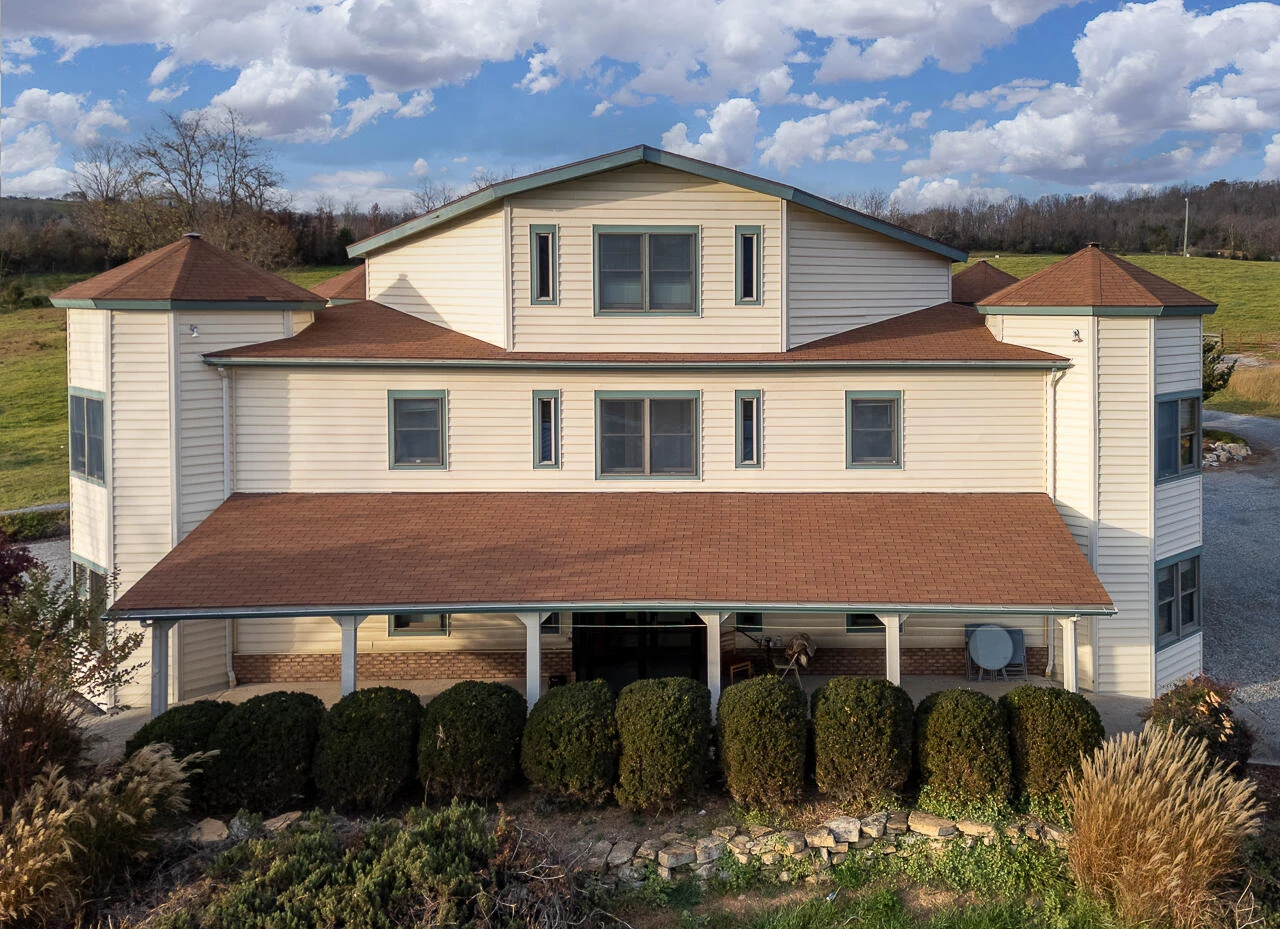 45 NE Castle Court - Photo 2